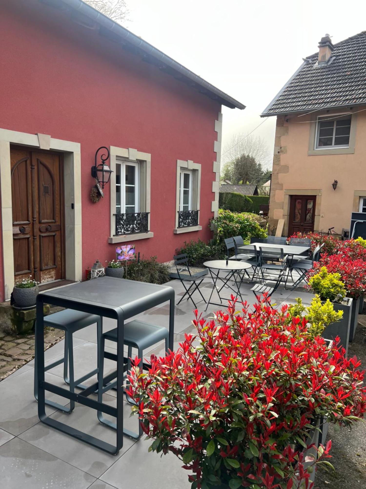 Logis Hotel Domaine Du Moulin Saint-Avold Esterno foto